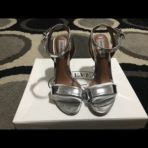 Steven Madden: LANDEN SILVER HEELS